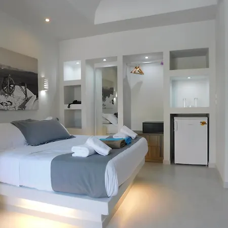 South Rooms- Beachfront Апартаменты Перисса
