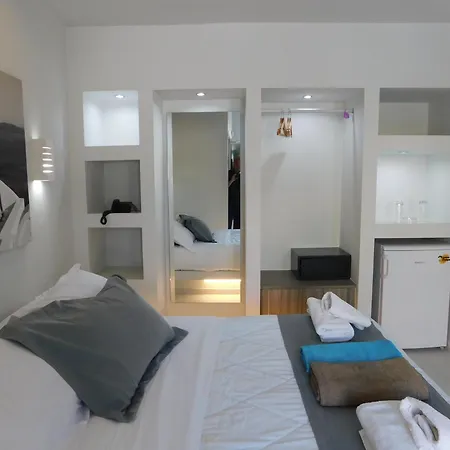 South Rooms- Beachfront Апартаменты Перисса