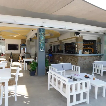 South Rooms- Beachfront Апартаменты Перисса